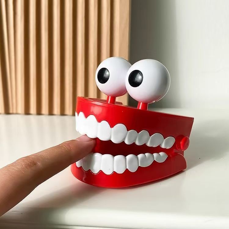 Spring-loaded big teeth